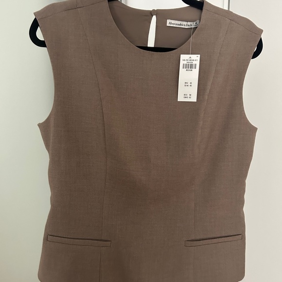 Abercrombie & Fitch Taupe Sleeveless Blouse - Picture 3 of 6